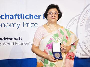 Arundhati Battacharya Arundhati Battacharya shows the medal she received when accepting the Global Economy Prize in 2017.